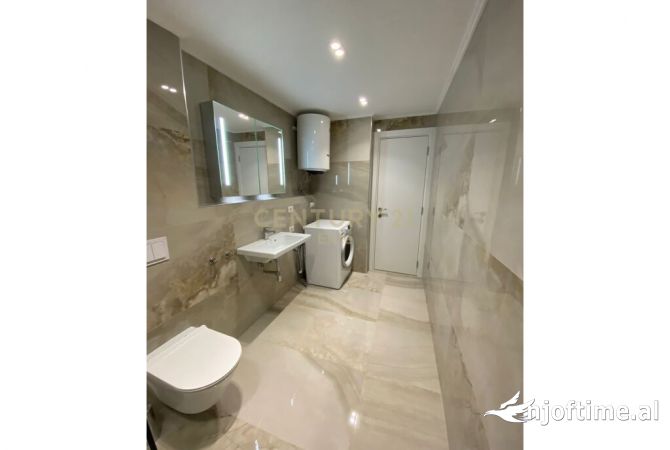 Shtepi me qera Vila Luksoze ne Tirane, 2+1, Mobilimi E mobiluar, Pagesa 1,400  Euro.