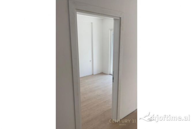 Shtepi ne shitje Apartament ne Tirane, 1+1, Mobilimi Bosh, pa mobiluar, Pagesa 65,000  Euro.