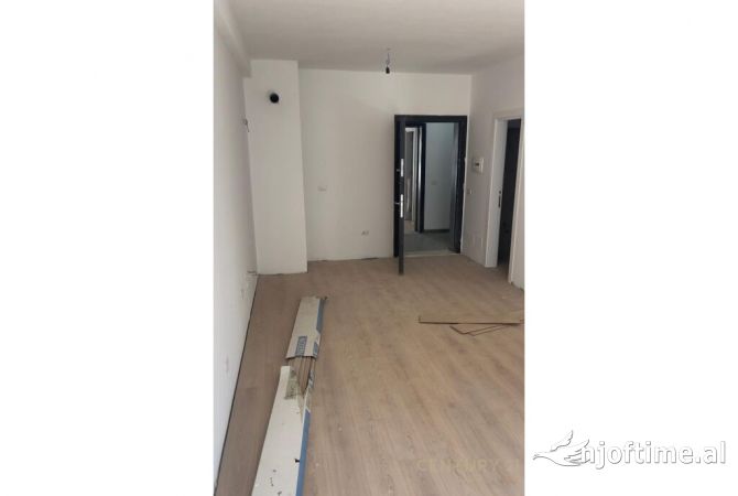 Shtepi ne shitje Apartament ne Tirane, 1+1, Mobilimi Bosh, pa mobiluar, Pagesa 65,000  Euro.
