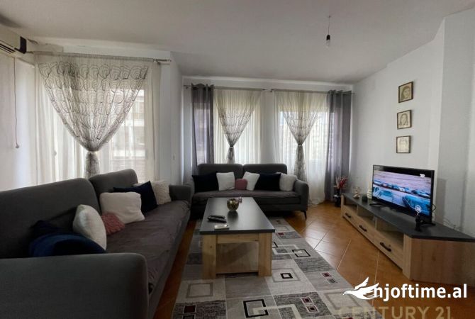 Shtepi ne shitje Apartament ne Tirane, 3+1, Mobilimi E mobiluar, Pagesa 165,000  Euro.