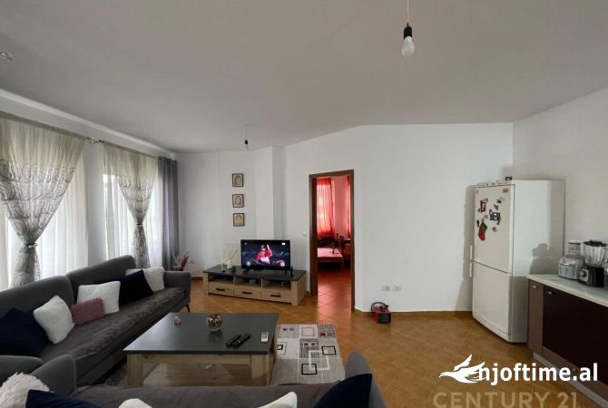 Shtepi ne shitje Apartament ne Tirane, 3+1, Mobilimi E mobiluar, Pagesa 165,000  Euro.
