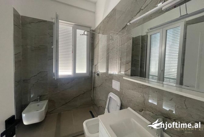 Shtepi me qera Vila Luksoze ne Tirane, 4+1, Mobilimi E mobiluar, Pagesa 2,500  Euro.