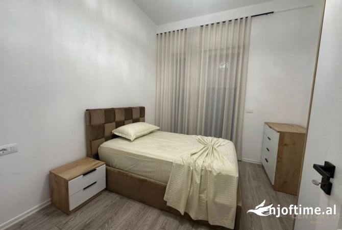 Shtepi me qera Vila Luksoze ne Tirane, 4+1, Mobilimi E mobiluar, Pagesa 2,500  Euro.