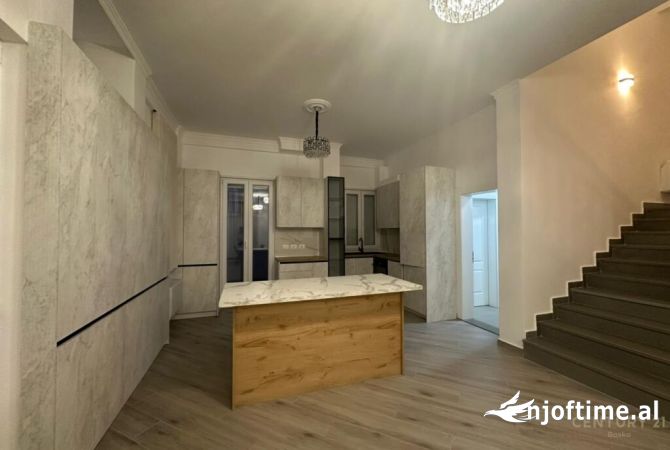 Shtepi me qera Vila Luksoze ne Tirane, 4+1, Mobilimi E mobiluar, Pagesa 2,500  Euro.