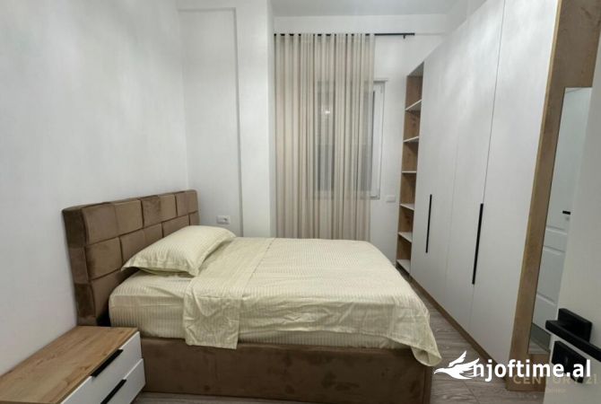 Shtepi me qera 4+1 ne Tirane - 2,500 Euro