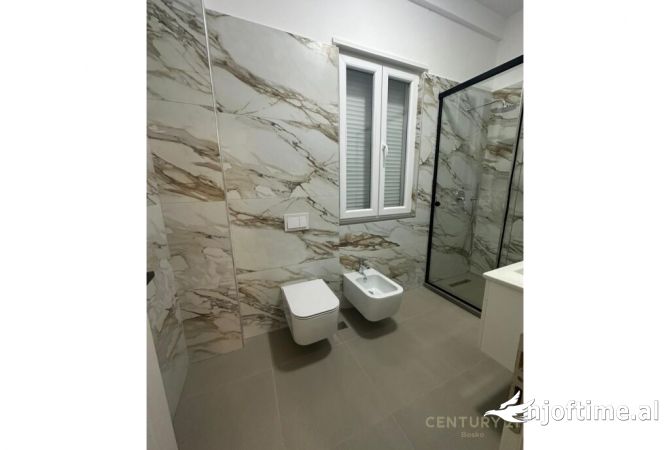 Shtepi me qera Vila Luksoze ne Tirane, 4+1, Mobilimi E mobiluar, Pagesa 2,500  Euro.