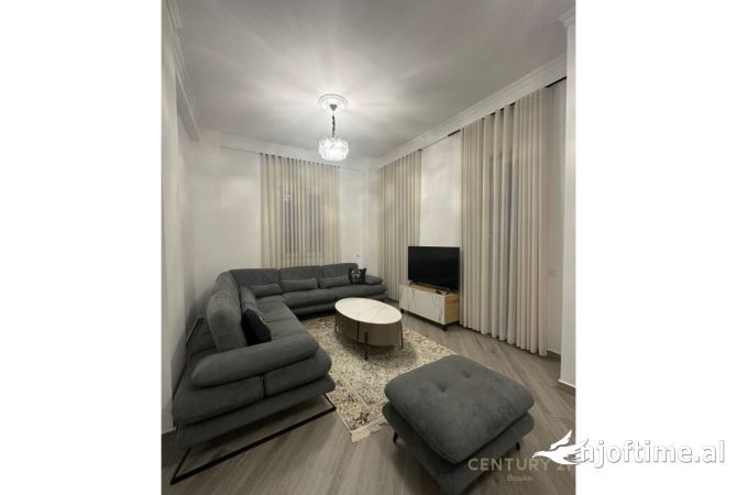 Shtepi me qera Vila Luksoze ne Tirane, 4+1, Mobilimi E mobiluar, Pagesa 2,500  Euro.