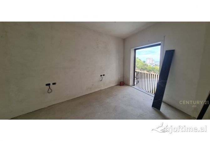 Shtepi ne shitje Apartament ne Tirane, 1+1, Mobilimi Bosh, pa mobiluar, Pagesa 115,000  Euro.