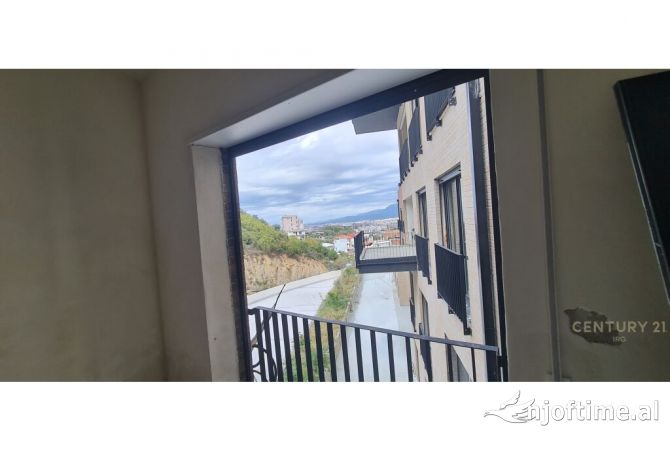 Shtepi ne shitje Apartament ne Tirane, 1+1, Mobilimi Bosh, pa mobiluar, Pagesa 115,000  Euro.