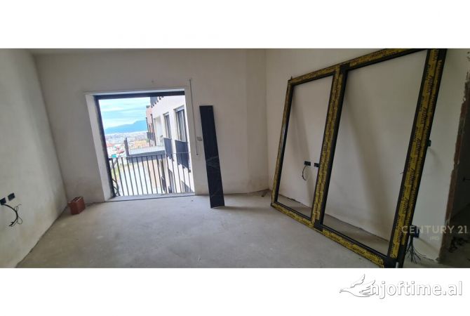 Shtepi ne shitje Apartament ne Tirane, 1+1, Mobilimi Bosh, pa mobiluar, Pagesa 115,000  Euro.