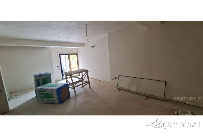 Shtepi ne shitje Apartament ne Tirane, 1+1, Mobilimi Bosh, pa mobiluar, Pagesa 115,000  Euro.