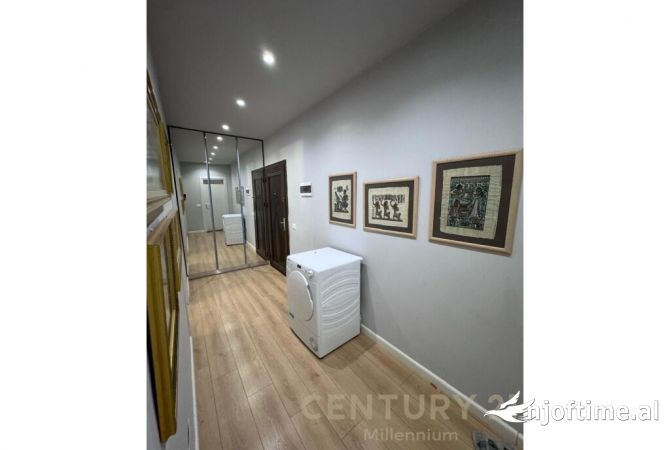 Shtepi ne shitje Apartament ne Tirane, 1+1, Mobilimi E mobiluar, Pagesa 135,000  Euro.