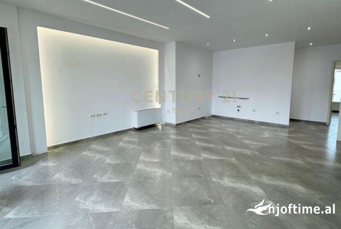 Ambient biznesi me qera 3+1 ne Tirane - 1,600 Euro