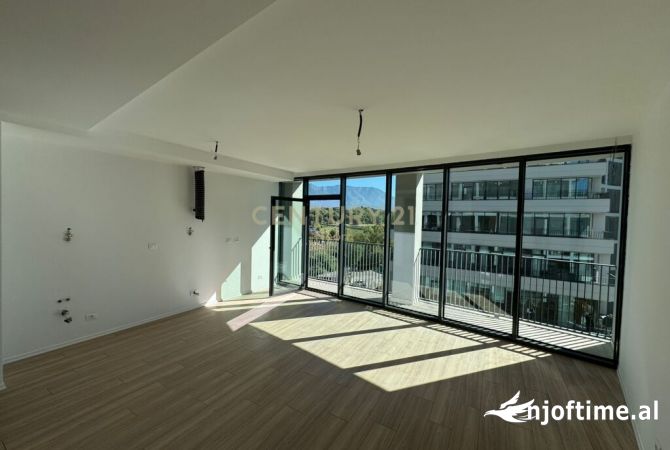 Ambient biznesi me qera 3+1 ne Tirane - 1,400 Euro