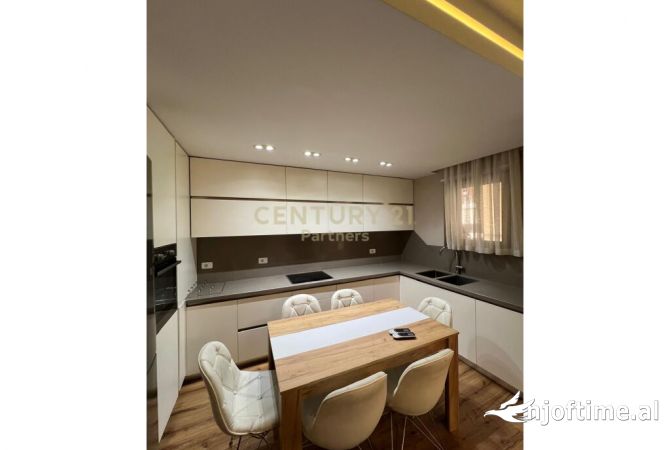 Casa in affitto 2+1 a Tirana - 1,000 Euro