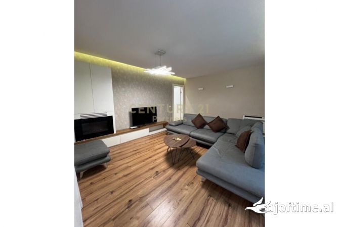 Shtepi me qera 2+1 ne Tirane - 1,000 Euro