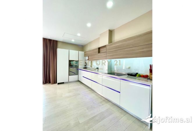 Shtepi me qera 3+1 ne Tirane - 1,300 Euro
