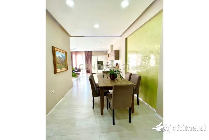 Shtepi me qera 3+1 ne Tirane - 1,300 Euro