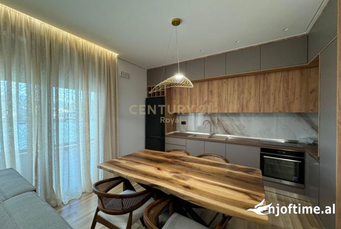 Shtepi me qera 2+1 ne Tirane - 1,400 Euro
