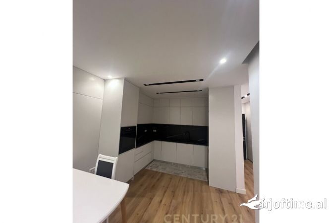 Shtepi me qera 2+1 ne Tirane - 950 Euro