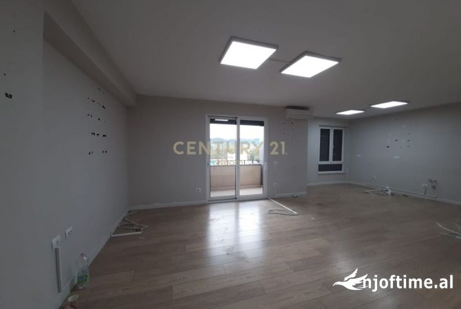 Ambient biznesi me qera 3+1 ne Tirane - 2,500 Euro