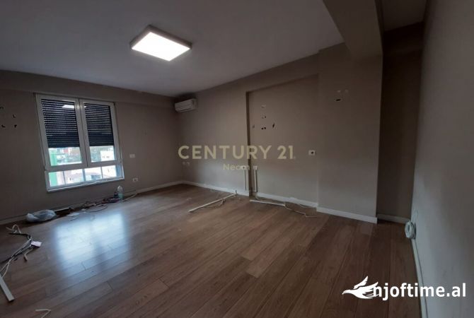 Ambient biznesi me qera 3+1 ne Tirane - 2,500 Euro