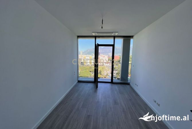 Ambient biznesi me qera 3+1 ne Tirane - 1,300 Euro