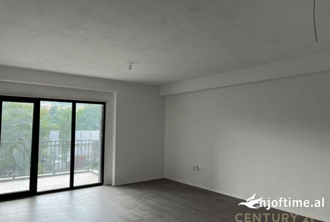 Ambient biznesi me qera 3+1 ne Tirane - 600 Euro