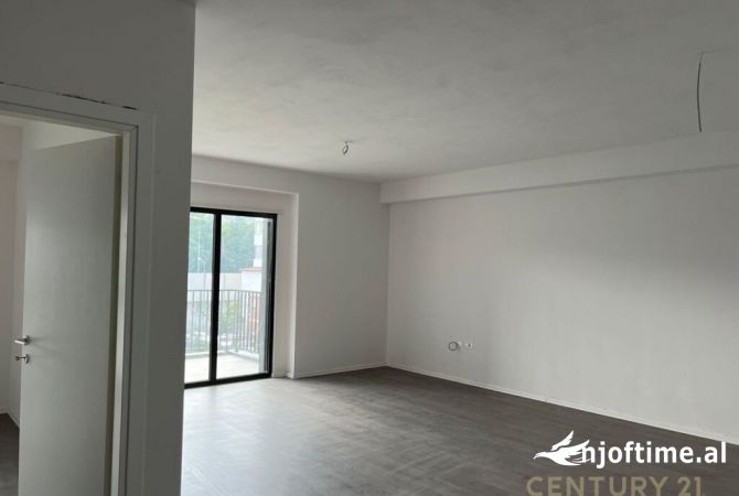 Ambient biznesi me qera 3+1 ne Tirane - 600 Euro