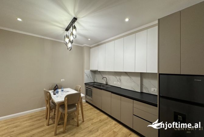 Shtepi me qera Apartament ne Tirane, 2+1, Mobilimi E mobiluar, Pagesa 650  Euro.