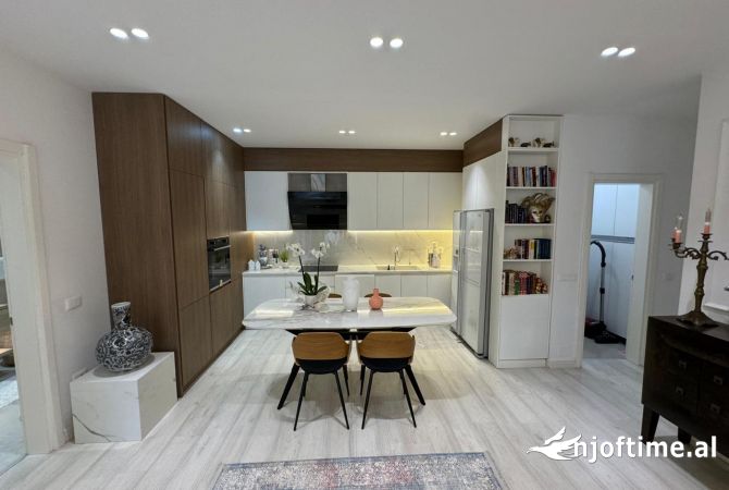 Shtepi me qera 2+1 ne Tirane - 1,100 Euro