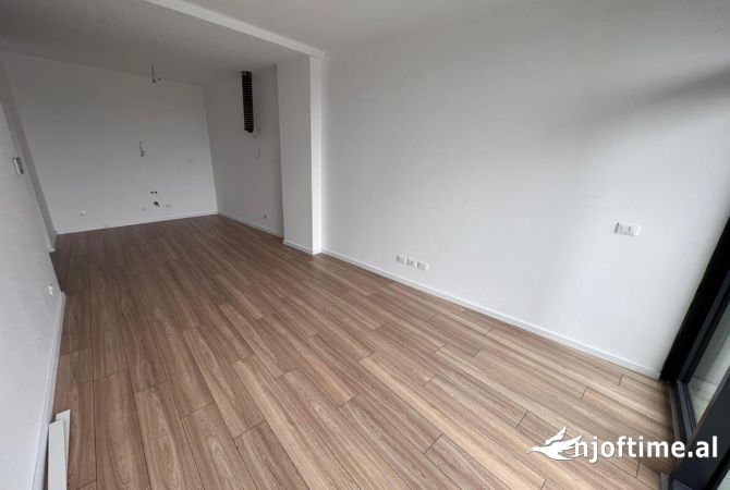 Ambient biznesi me qera 3+1 ne Tirane - 1,350 Euro