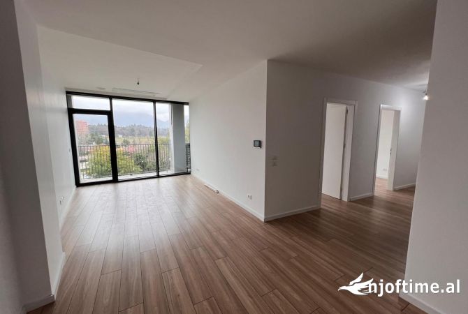Ambient biznesi me qera 3+1 ne Tirane - 1,350 Euro