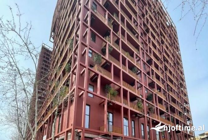 Ambient biznesi me qera 3+1 ne Tirane - 1,600 Euro