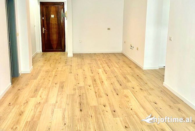 Ambient biznesi me qera 3+1 ne Tirane - 1,200 Euro