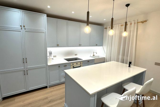 Shtepi me qera 2+1 ne Tirane - 1,200 Euro