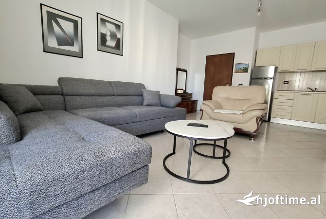 Shtepi me qera 2+1 ne Tirane - 50,000 Leke