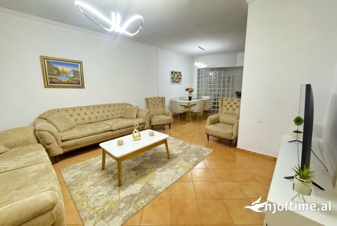 Shtepi me qera 2+1 ne Tirane - 700 Euro