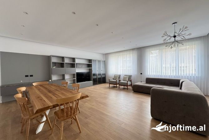 Shtepi me qera 5+1 ne Tirane - 2,700 Euro