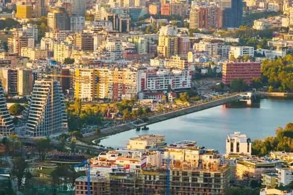 JEPET ME QIRA APARTAMENT 2+1+POST PARKIMI LIQENI I THATE, I PA BANUAR ME PARE!