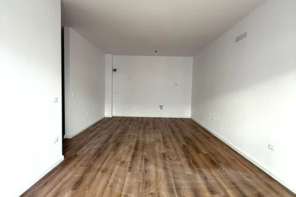Shtepi ne shitje Apartament ne Tirane, 3+1, Mobilimi Bosh, pa mobiluar, Pagesa 139,900  Euro.