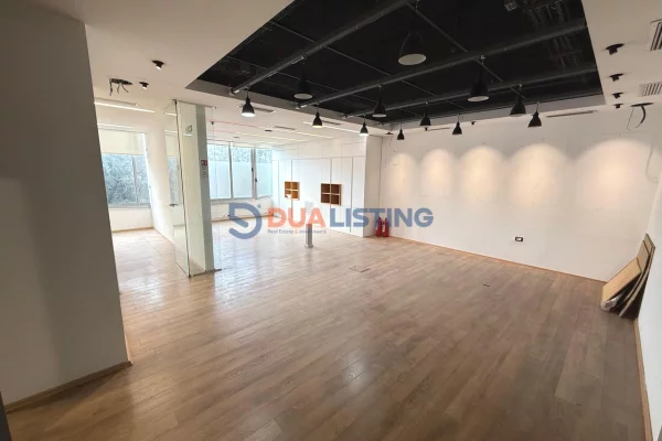 Ambiente Commerciale in Affitto 3+1 a Tirana - 1,150 Euro