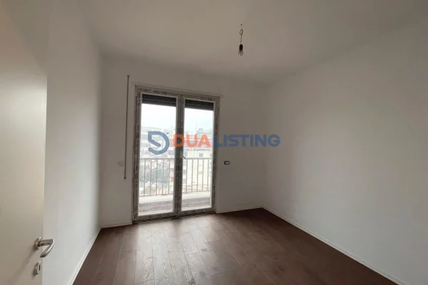 Ambiente Commerciale in Affitto 3+1 a Tirana - 800 Euro