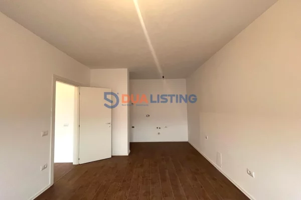 Ambiente Commerciale in Affitto 3+1 a Tirana - 800 Euro