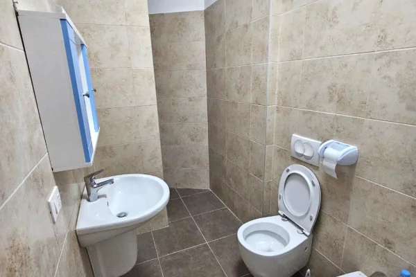 Shtepi me qera 1+1 ne Tirane - 50,000 Leke