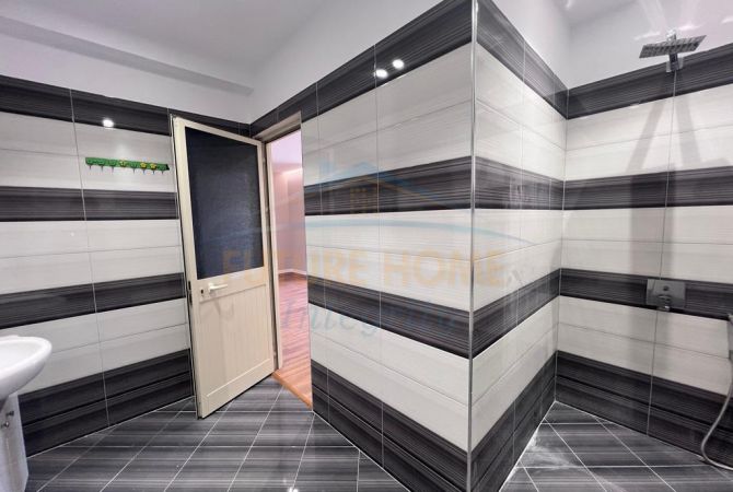 Shtepi ne shitje Apartament ne Tirane, 2+1, Mobilimi Bosh, pa mobiluar, Pagesa 160,000  Euro.