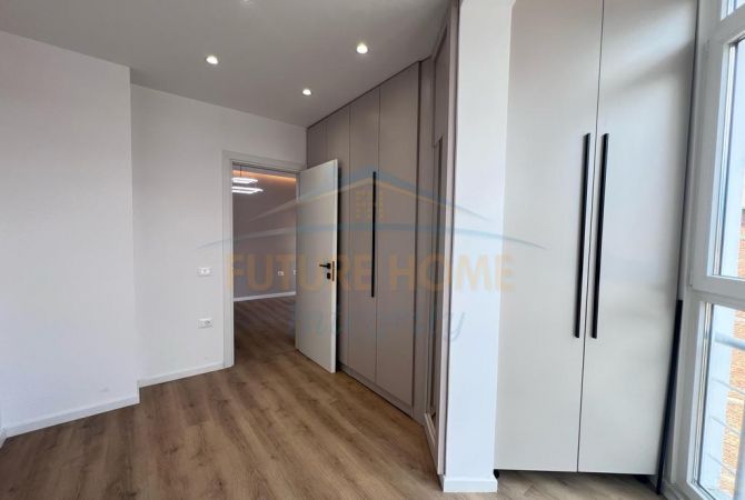 Shtepi ne shitje Apartament ne Tirane, 2+1, Mobilimi Bosh, pa mobiluar, Pagesa 195,000  Euro.