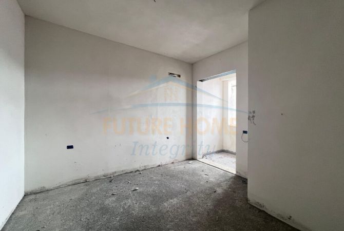 Shtepi ne shitje Apartament ne Tirane, 1+1, Mobilimi Bosh, pa mobiluar, Pagesa 115,000  Euro.