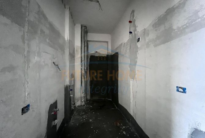 Shtepi ne shitje Apartament ne Tirane, 1+1, Mobilimi Bosh, pa mobiluar, Pagesa 115,000  Euro.