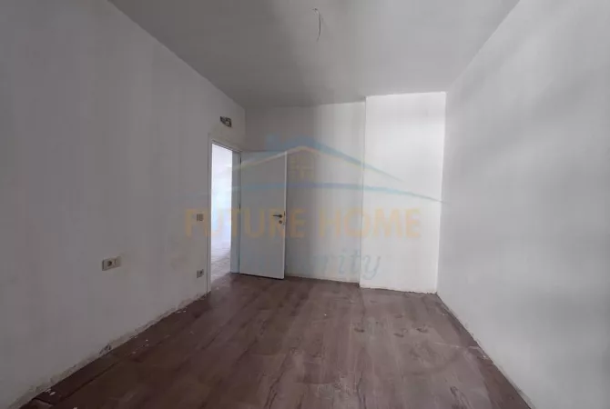 Apartment for sale in Tirana 3+1, Emty